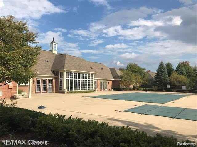 28247 Oakmonte Cir E - Photo 2 of 27