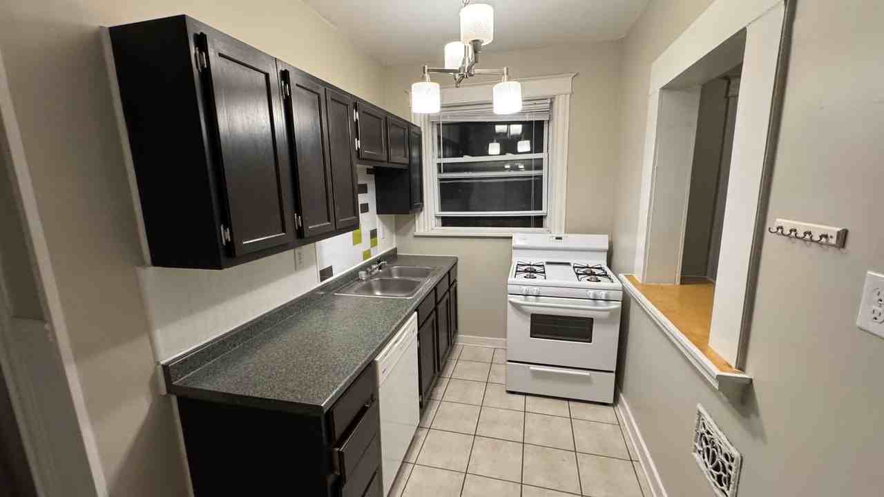 2114 Portis AveApt A #2F - Photo 4 of 9