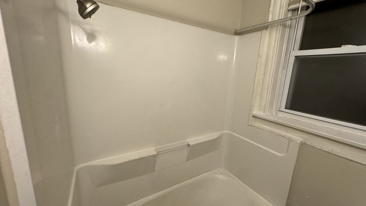 2114 Portis AveApt A #2F - Photo 6 of 9