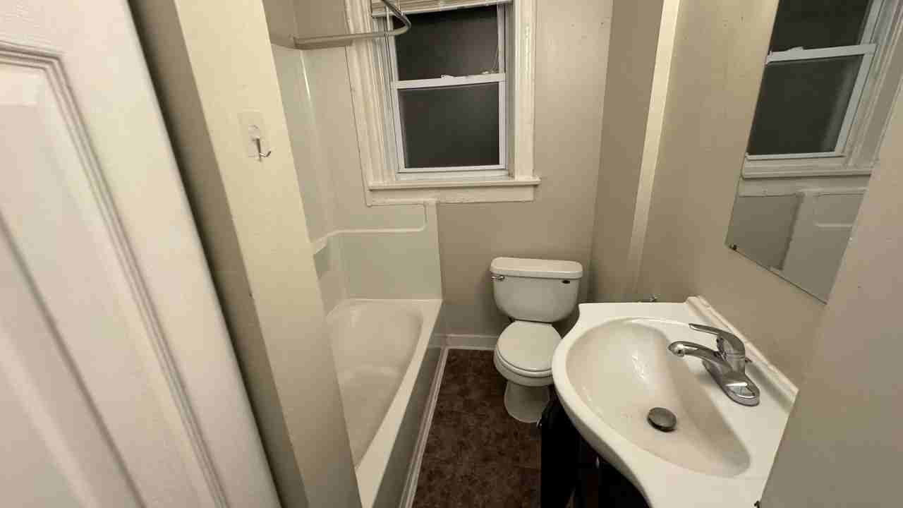 2114 Portis AveApt A #2F - Photo 7 of 9