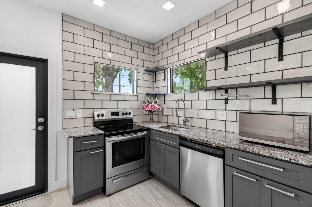 517 Nw 1st St - Photo 5 of 33