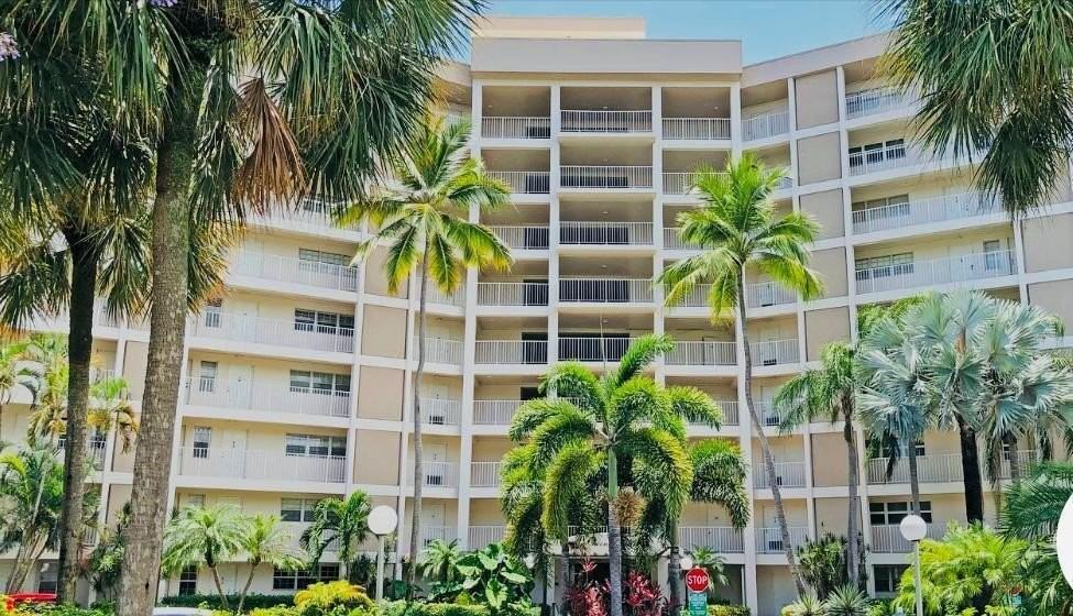 3150 N Palm Aire Dr #307