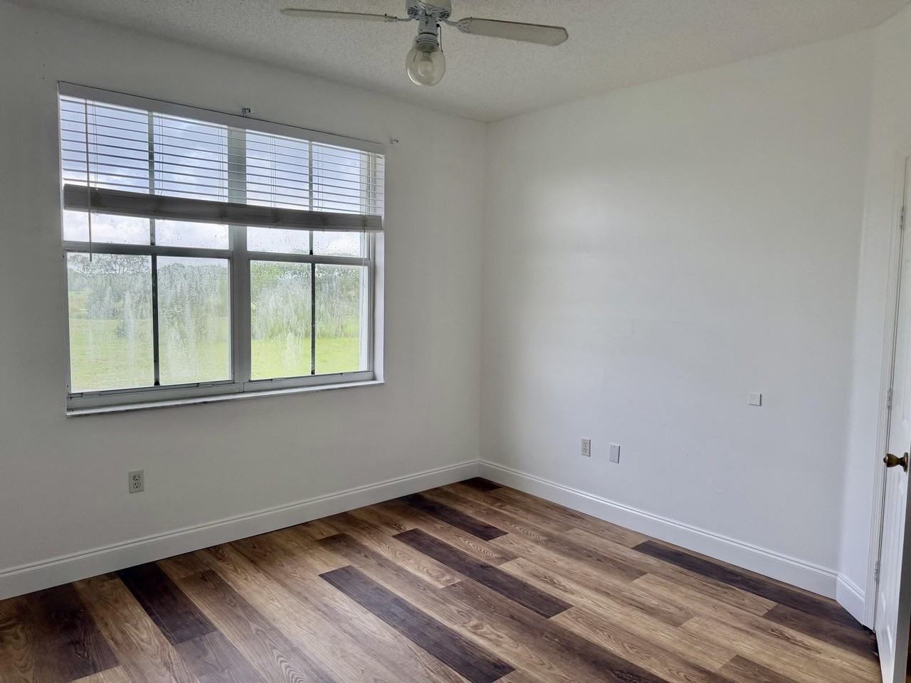 2080 Greenview Shores Blvd #421 - Photo 7 of 13
