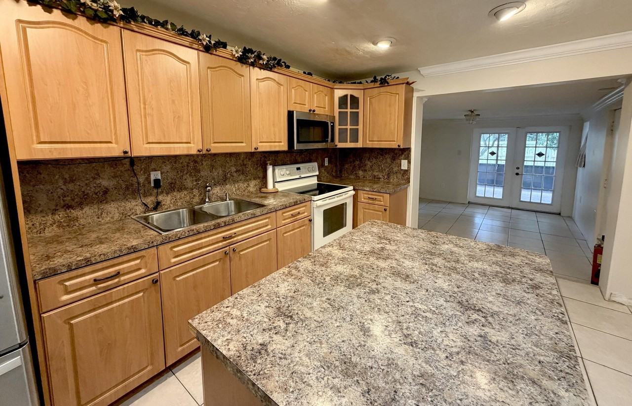 4484 Sw 49th Ct - Photo 6 of 17