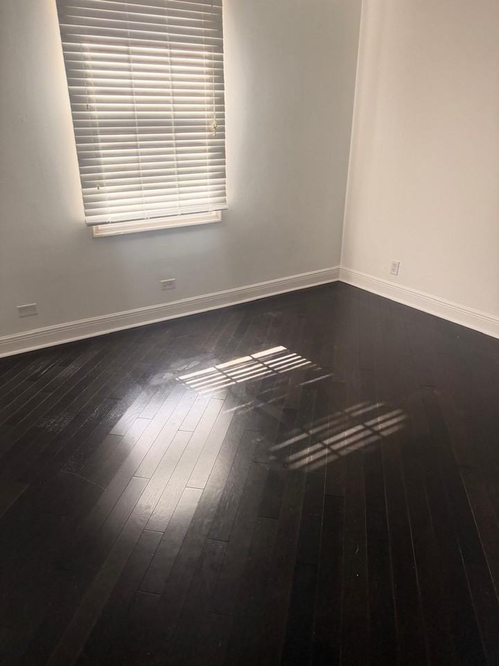 1226 Avondale Ln - Photo 5 of 11