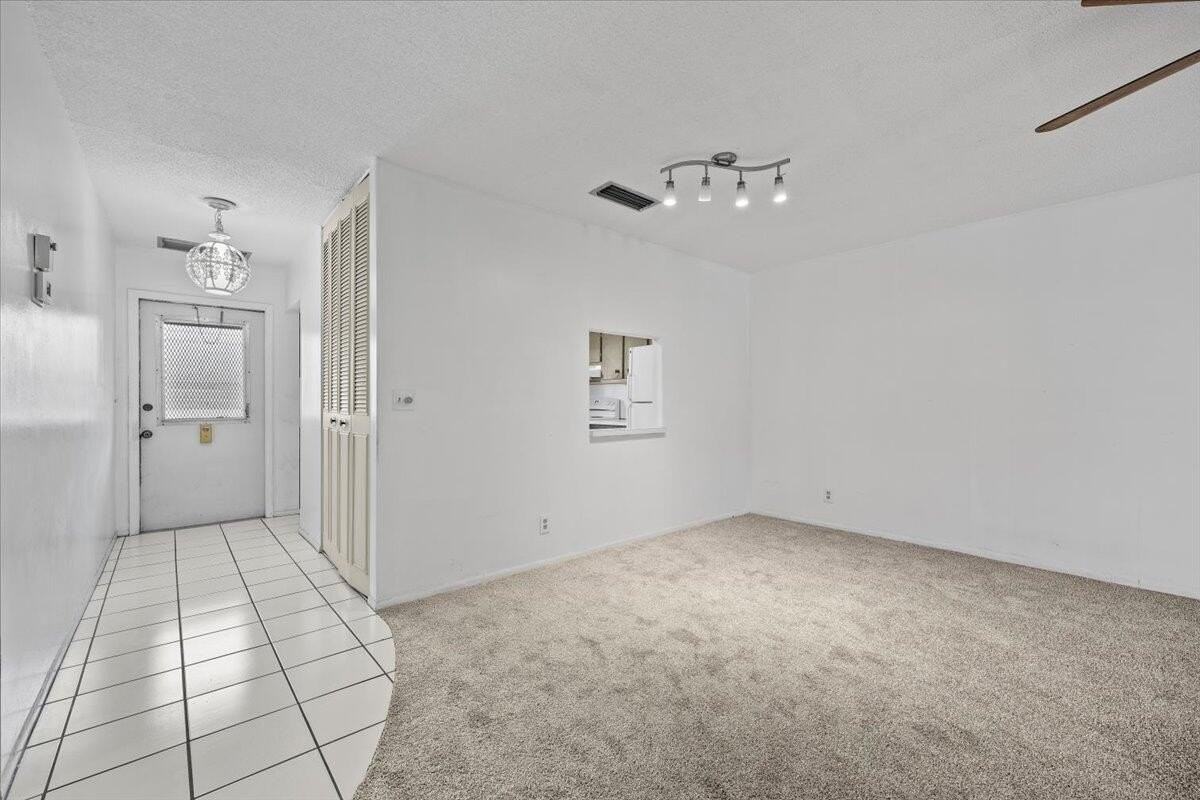 102 Amherst Ln - Photo 7 of 49