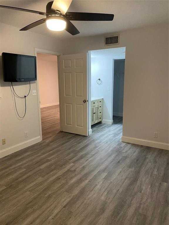 3350 Jaywood Ter #J122 - Photo 7 of 10