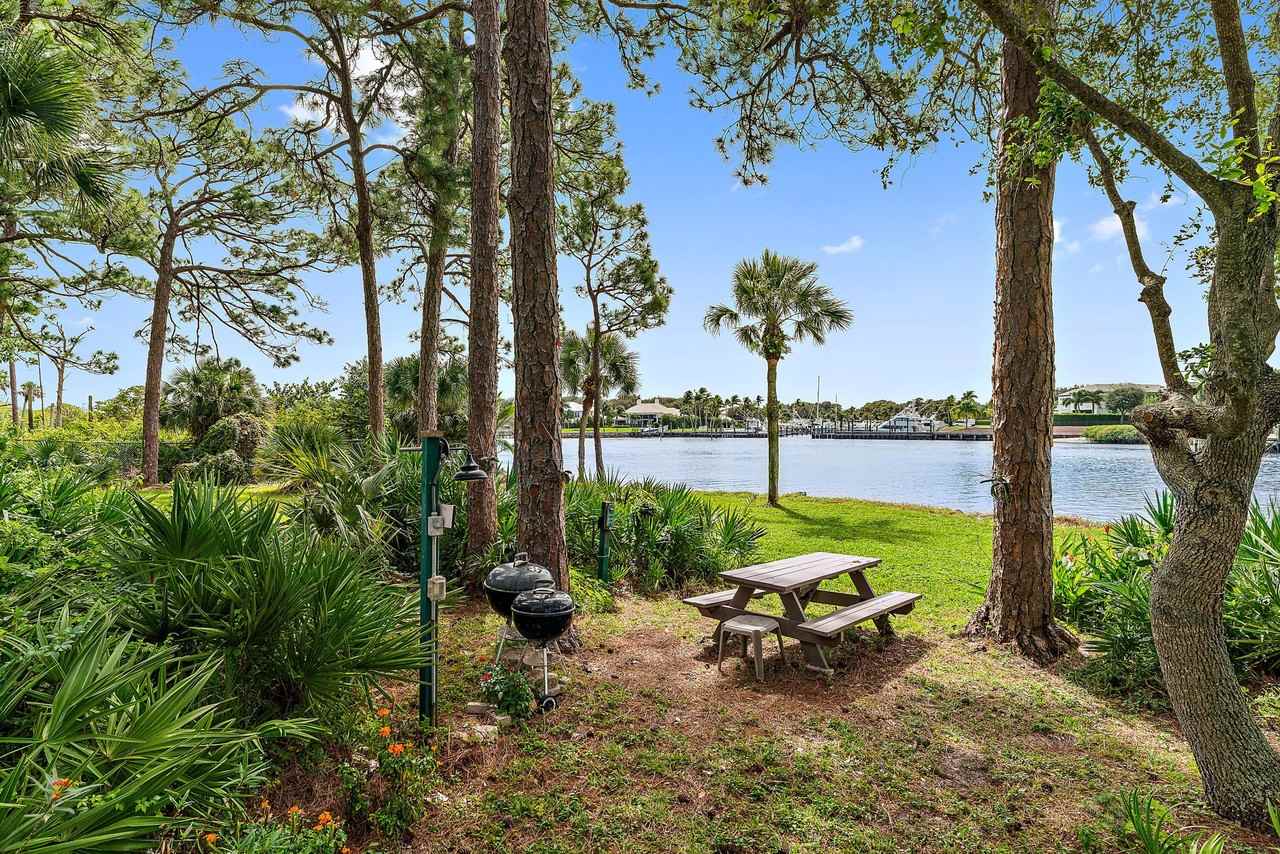 1001 Seafarer Cir - Photo 6 of 38