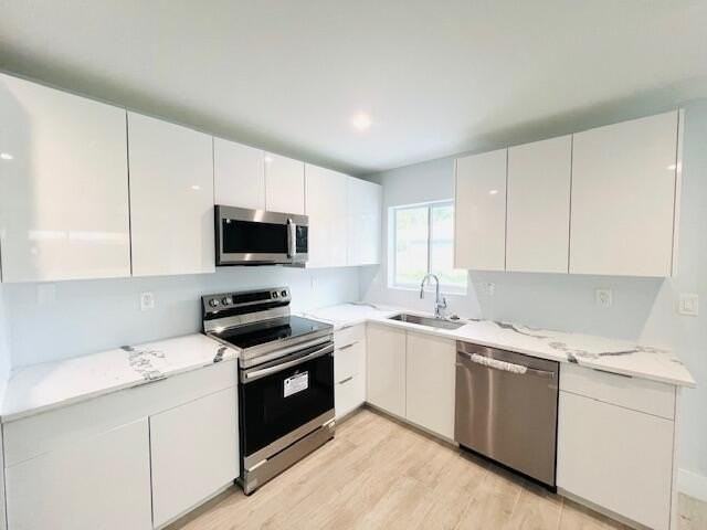 206 Se 1st Ave #8 - Photo 3 of 11