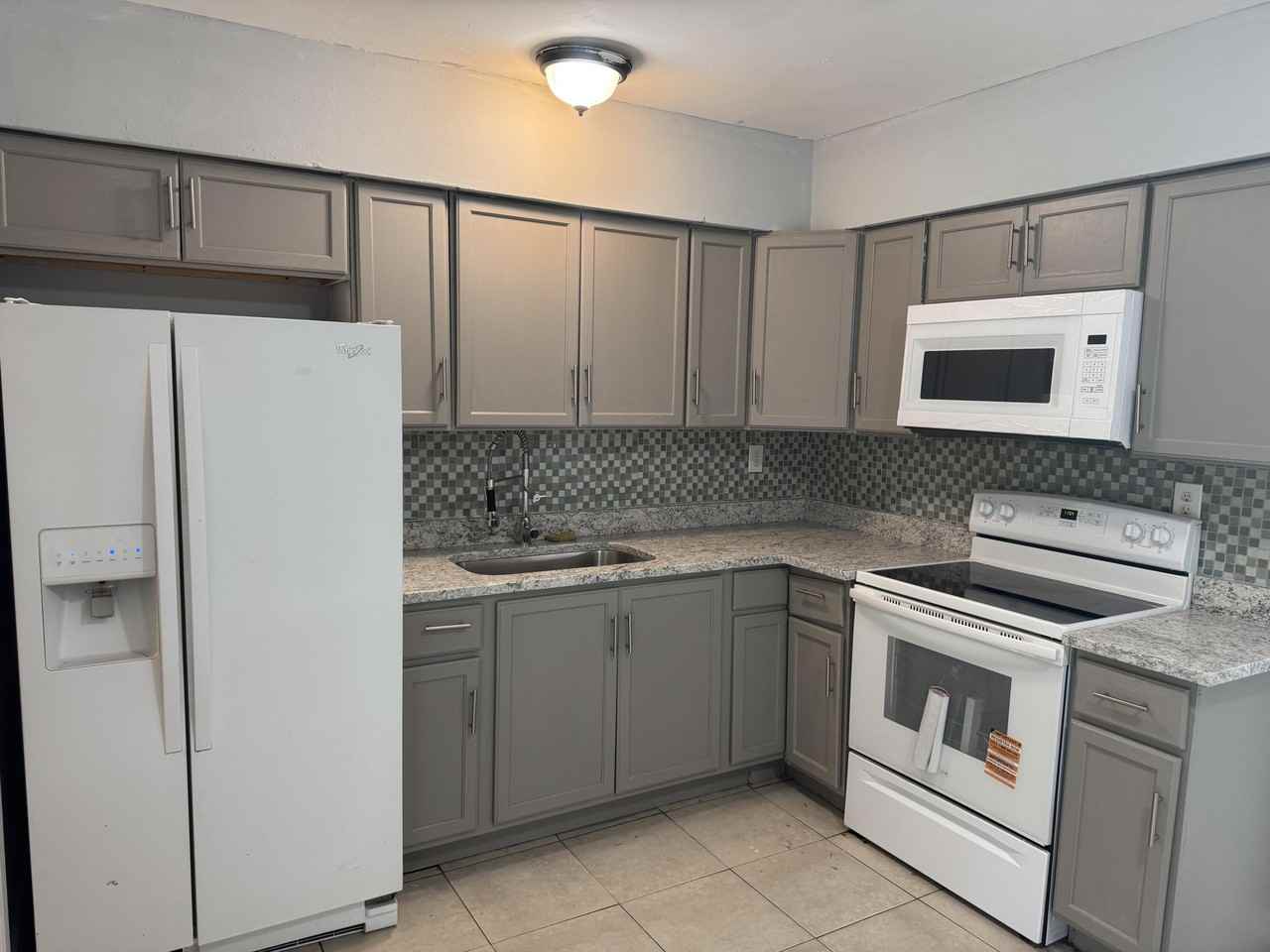 1740 Sw 70th Way - Photo 7 of 22