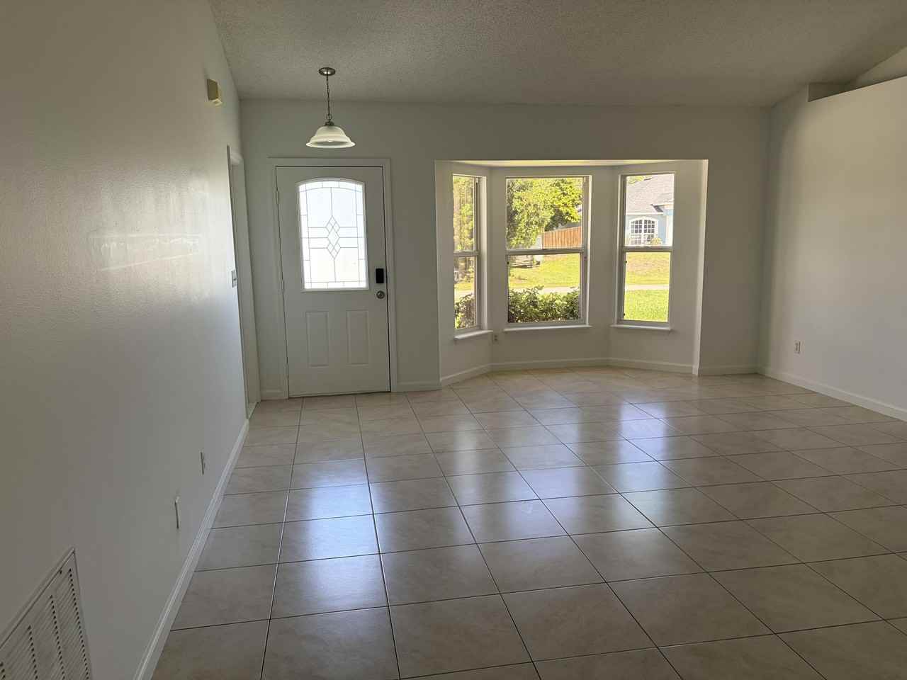 1682 Sw Glacador Ave - Photo 2 of 15