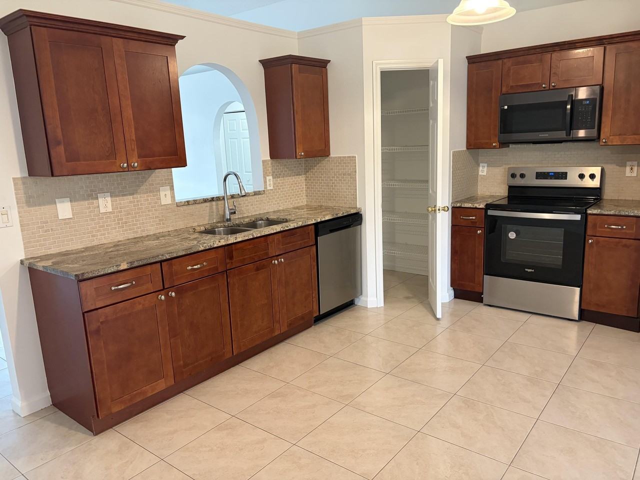 1682 Sw Glacador Ave - Photo 6 of 15