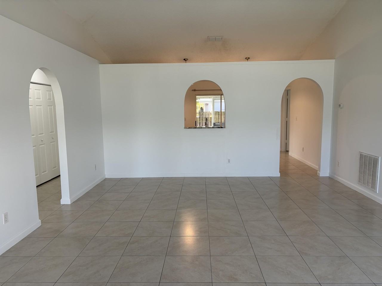 1682 Sw Glacador Ave - Photo 7 of 15