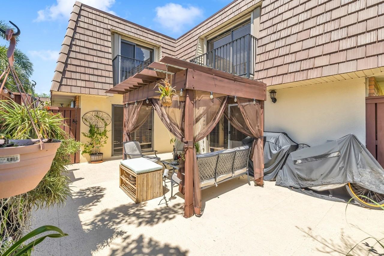 2776 Sw 15th St - Photo 2 of 30