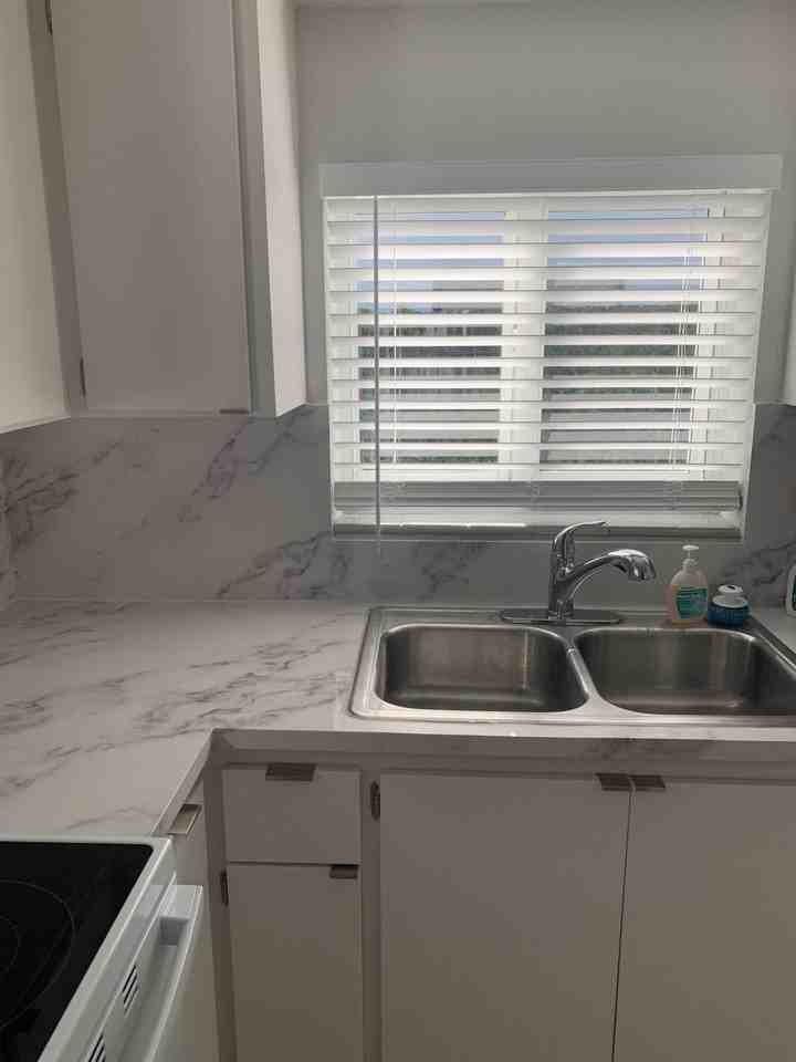 3540 Sw 14th St - Photo 6 of 12