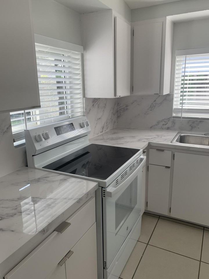 3540 Sw 14th St - Photo 7 of 12