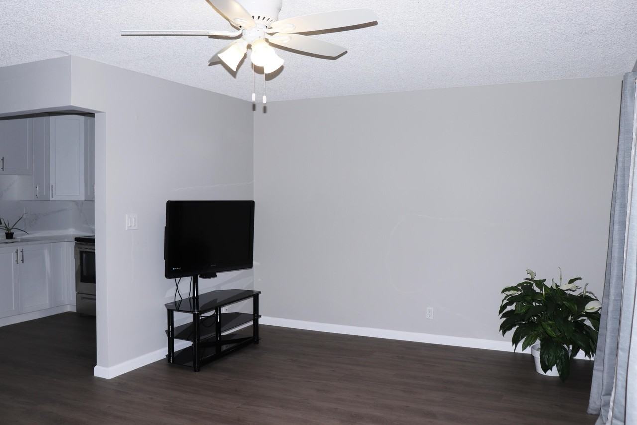 801 Flanders Q - Photo 3 of 11