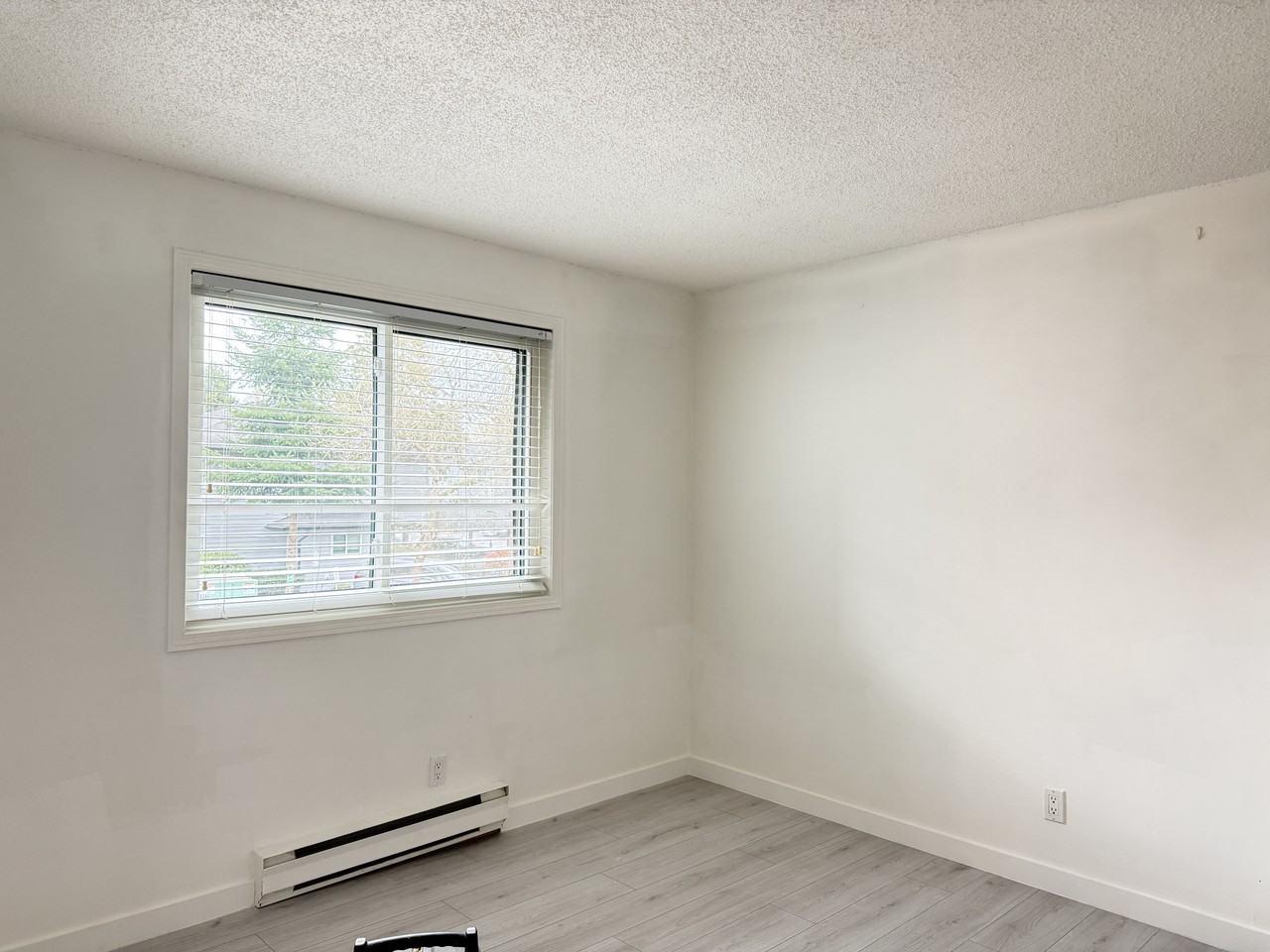 7261 140 St #1 - Photo 3 of 8