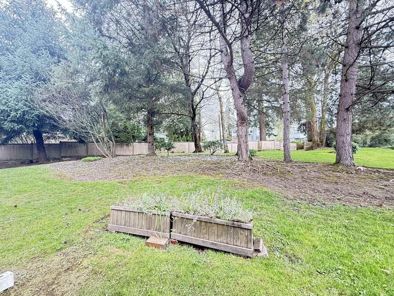 7261 140 St #1 - Photo 5 of 8