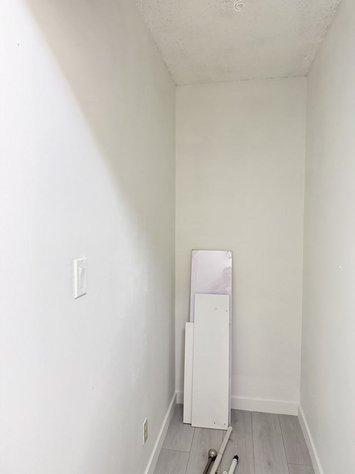 7261 140 St #1 - Photo 7 of 8