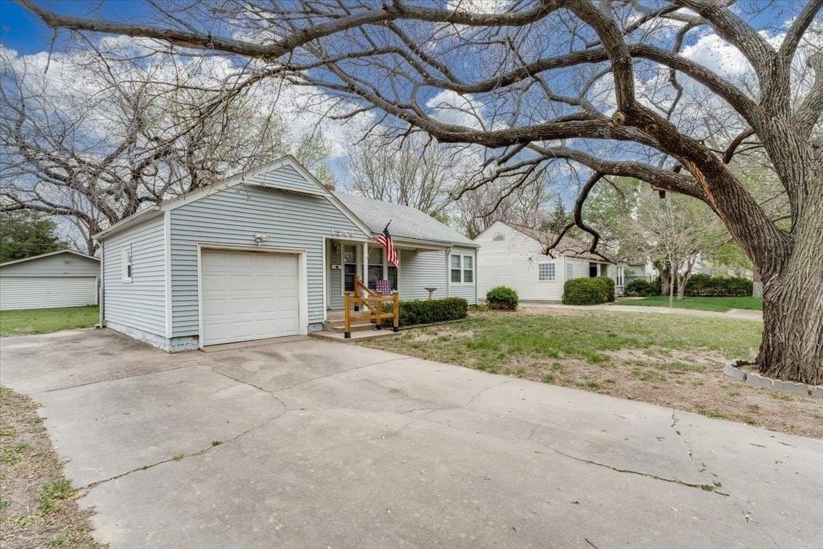 1544 N Sedgwick St - Photo 2 of 35