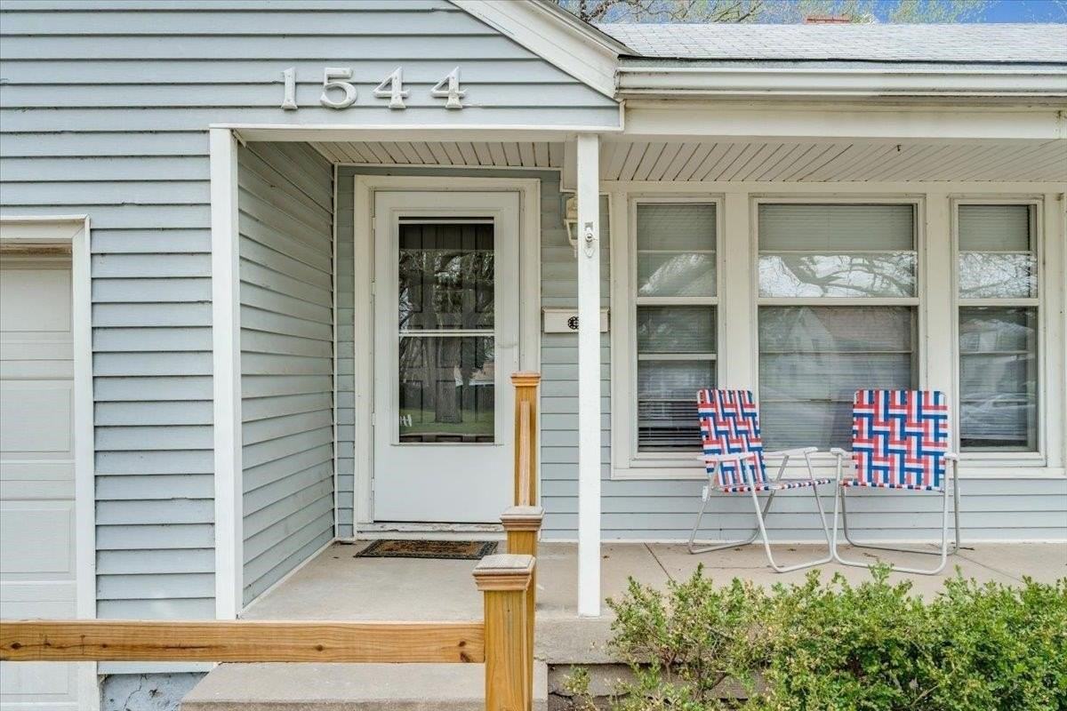 1544 N Sedgwick St - Photo 4 of 35