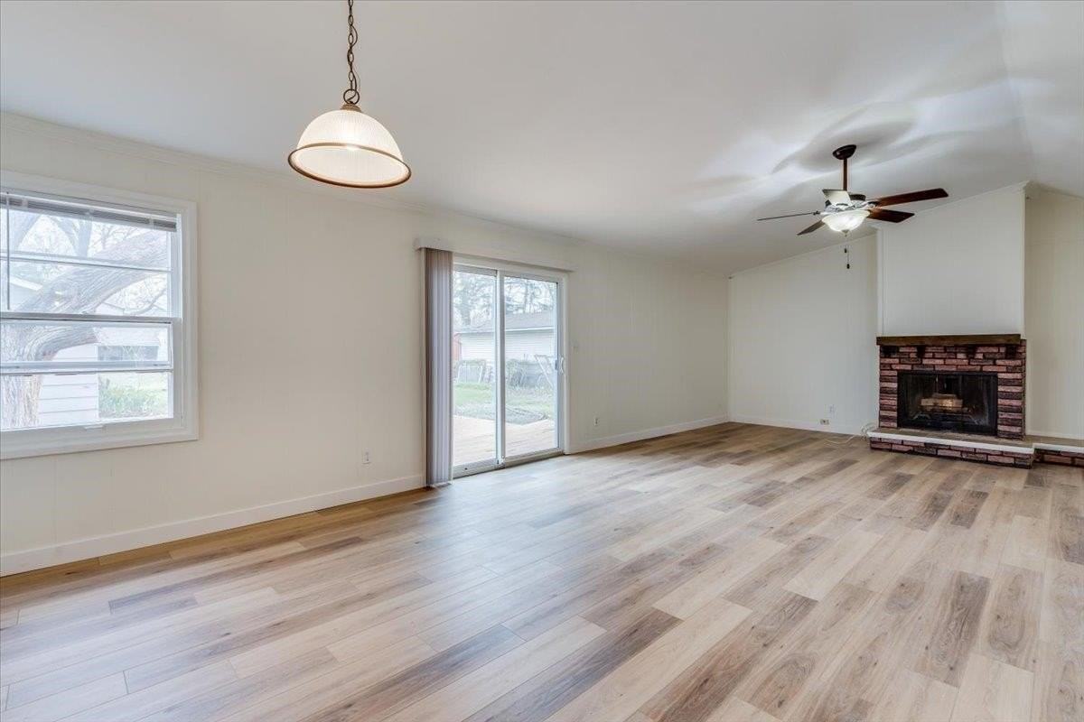 1544 N Sedgwick St - Photo 5 of 35