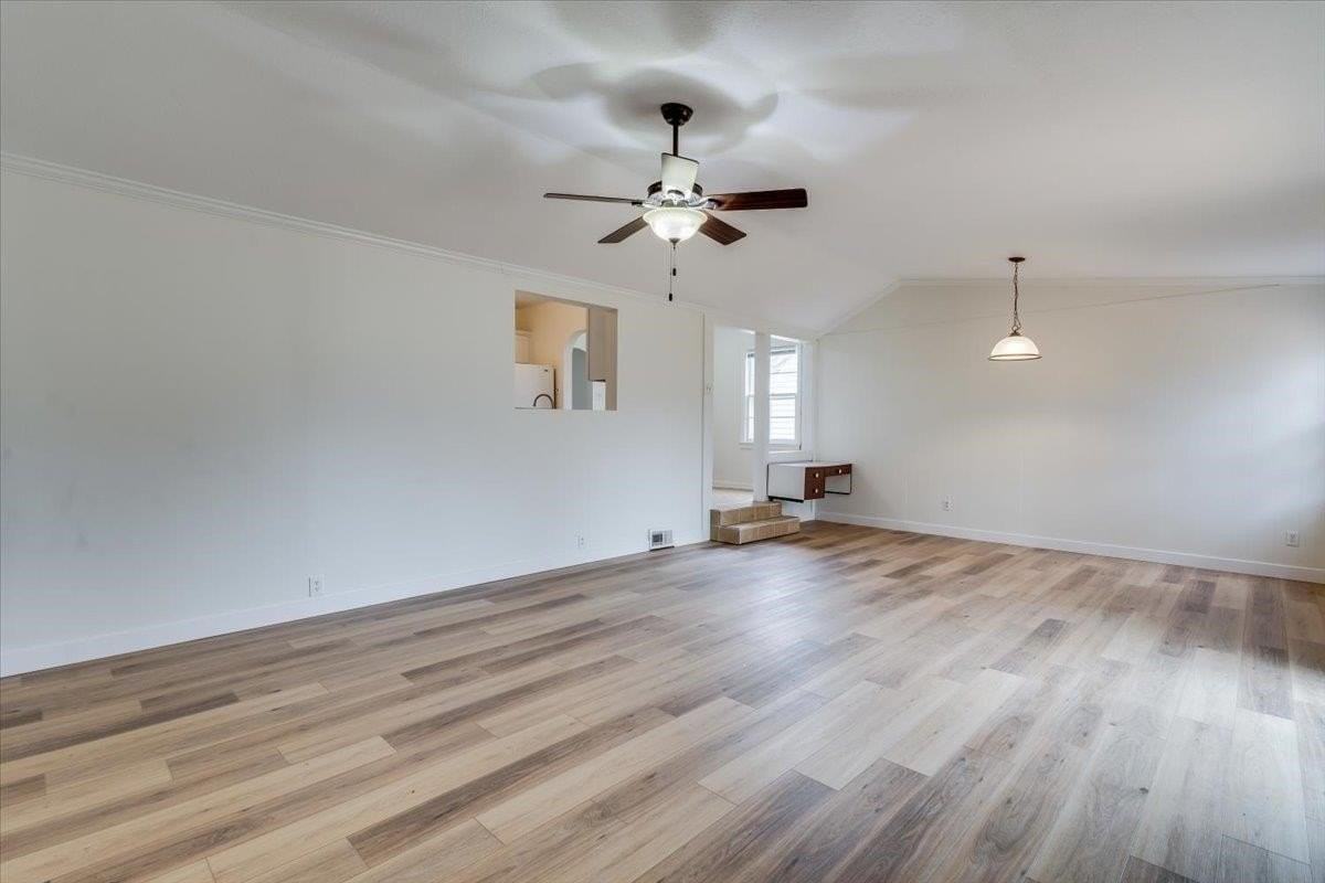 1544 N Sedgwick St - Photo 7 of 35