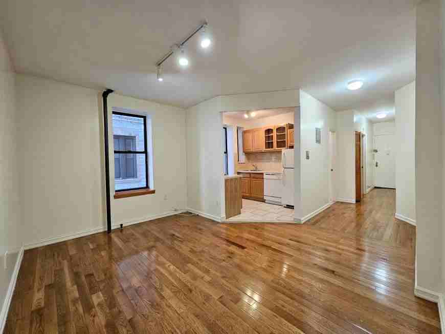 610 W 150th St - Photo 2 of 9