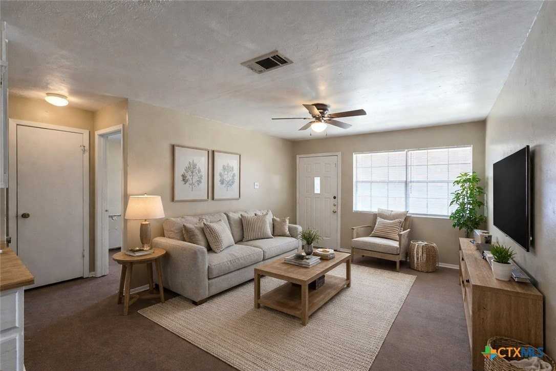 606 Westview Cir #B - Photo 3 of 15