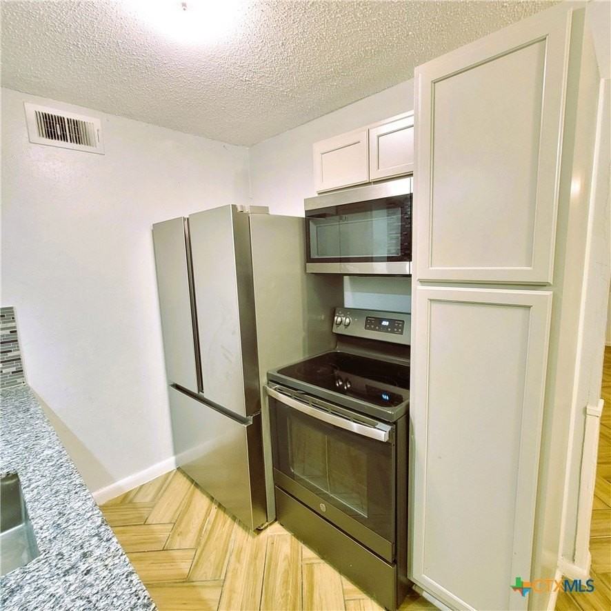 1901 N 10th St #3 - Photo 3 of 10