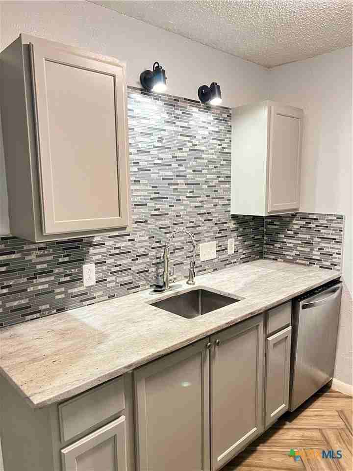 1901 N 10th St #3 - Photo 4 of 10