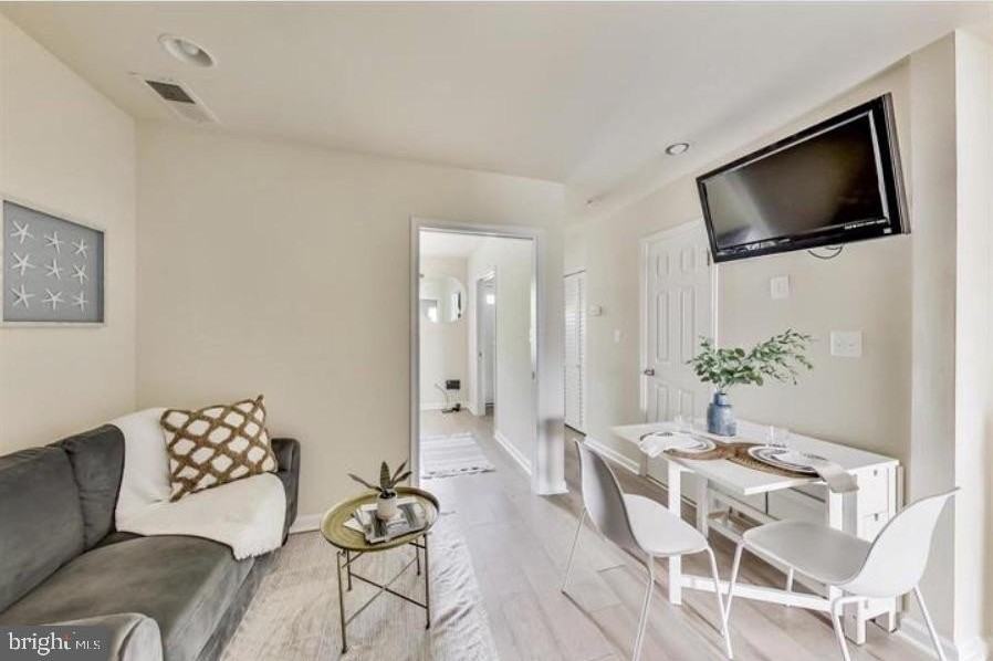 1720 H St Ne #B - Photo 3 of 29