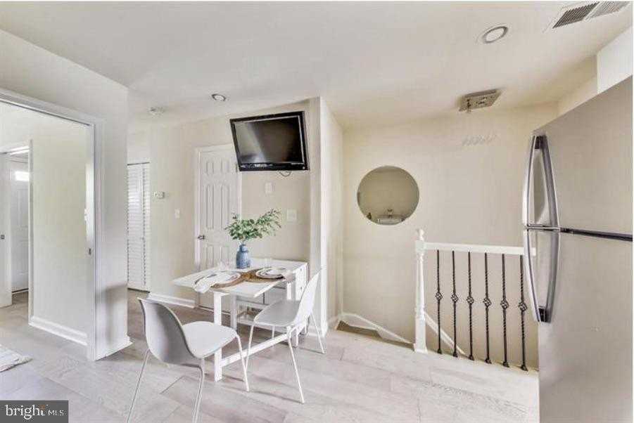 1720 H St Ne #B - Photo 4 of 29