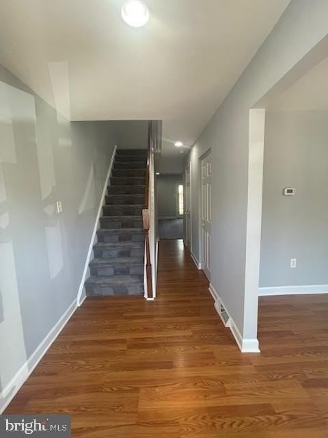 1704 Barnaby St - Photo 3 of 25