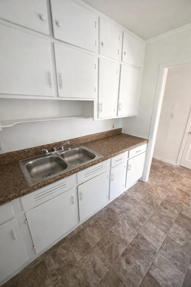 4028 Saint Charles Pl #1 - Photo 3 of 8