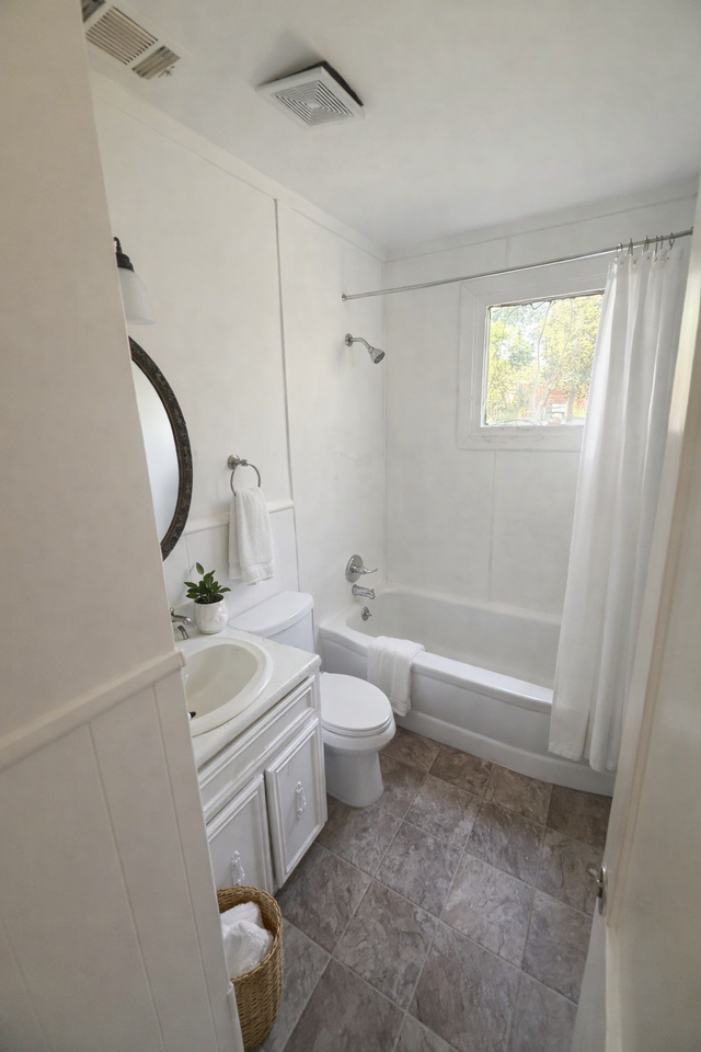 4028 Saint Charles Pl #1 - Photo 5 of 8