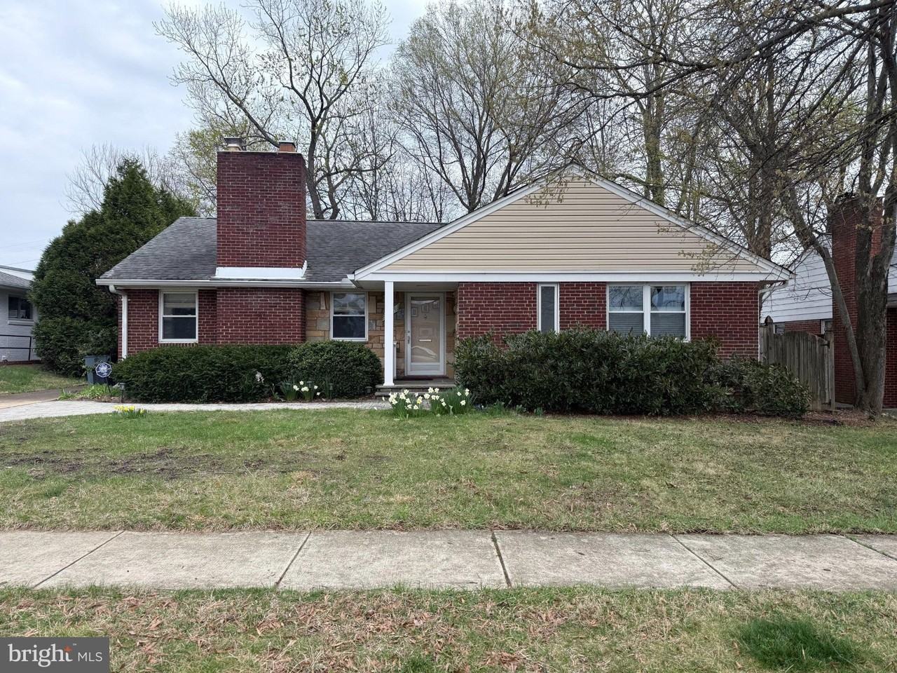 9709 Saxony Rd - Photo 2 of 47