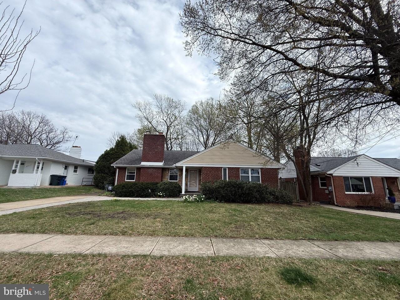 9709 Saxony Rd - Photo 3 of 47