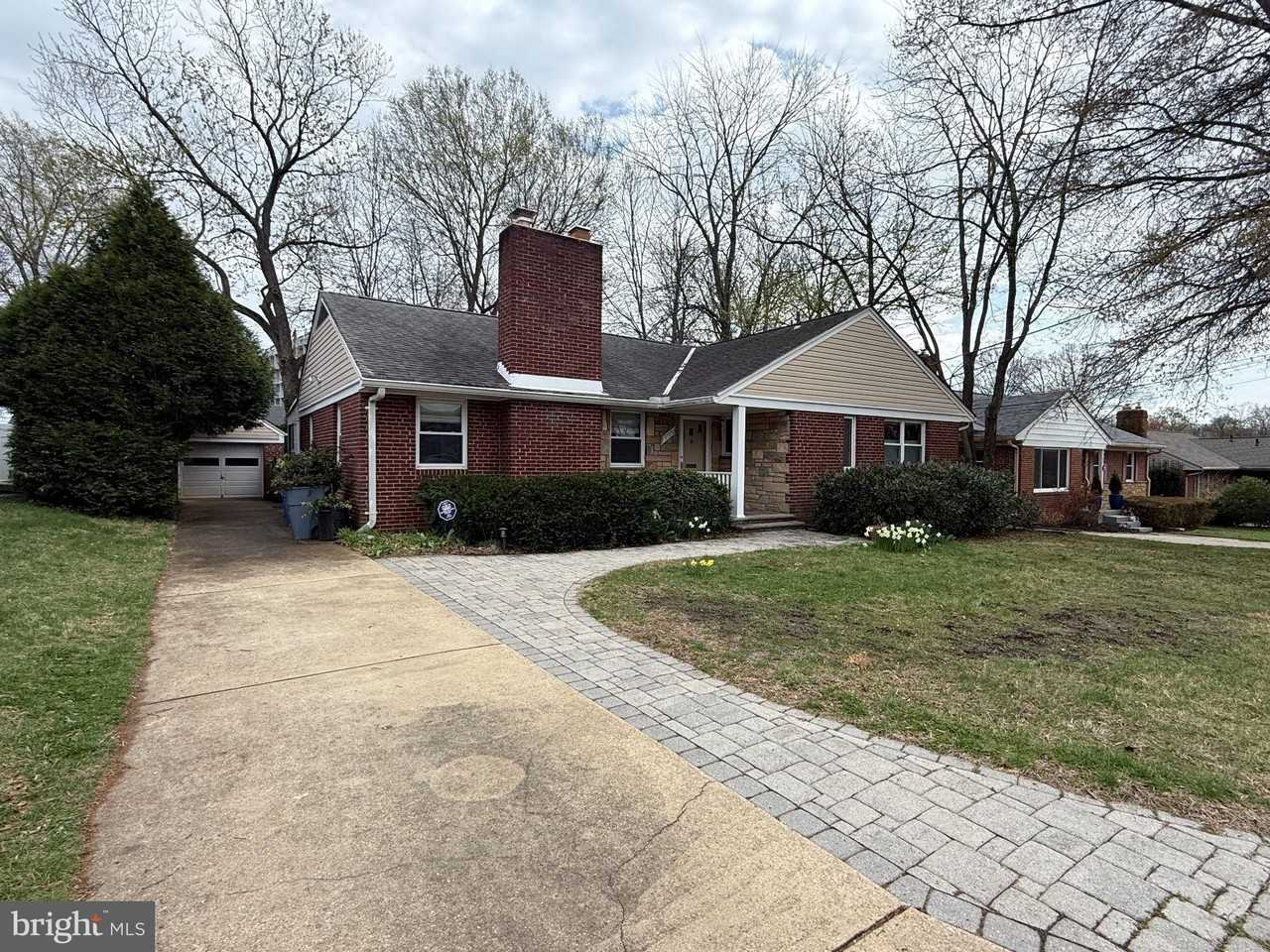 9709 Saxony Rd - Photo 4 of 47