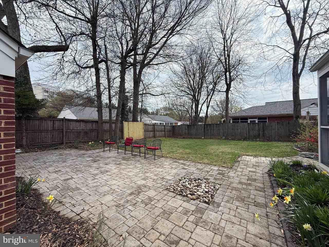 9709 Saxony Rd - Photo 5 of 47