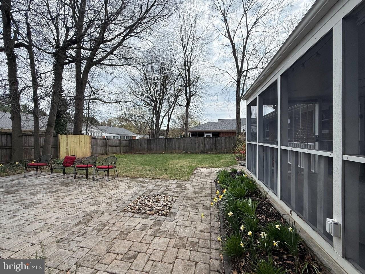 9709 Saxony Rd - Photo 6 of 47