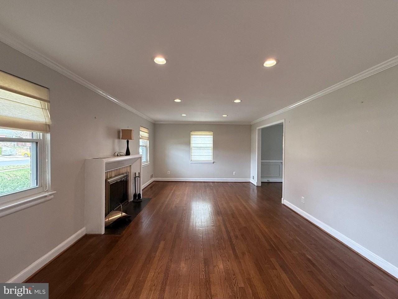 9709 Saxony Rd - Photo 7 of 47