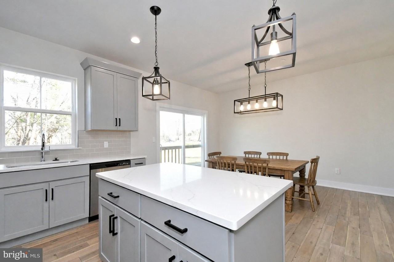 51 W Clymer Ave - Photo 4 of 18