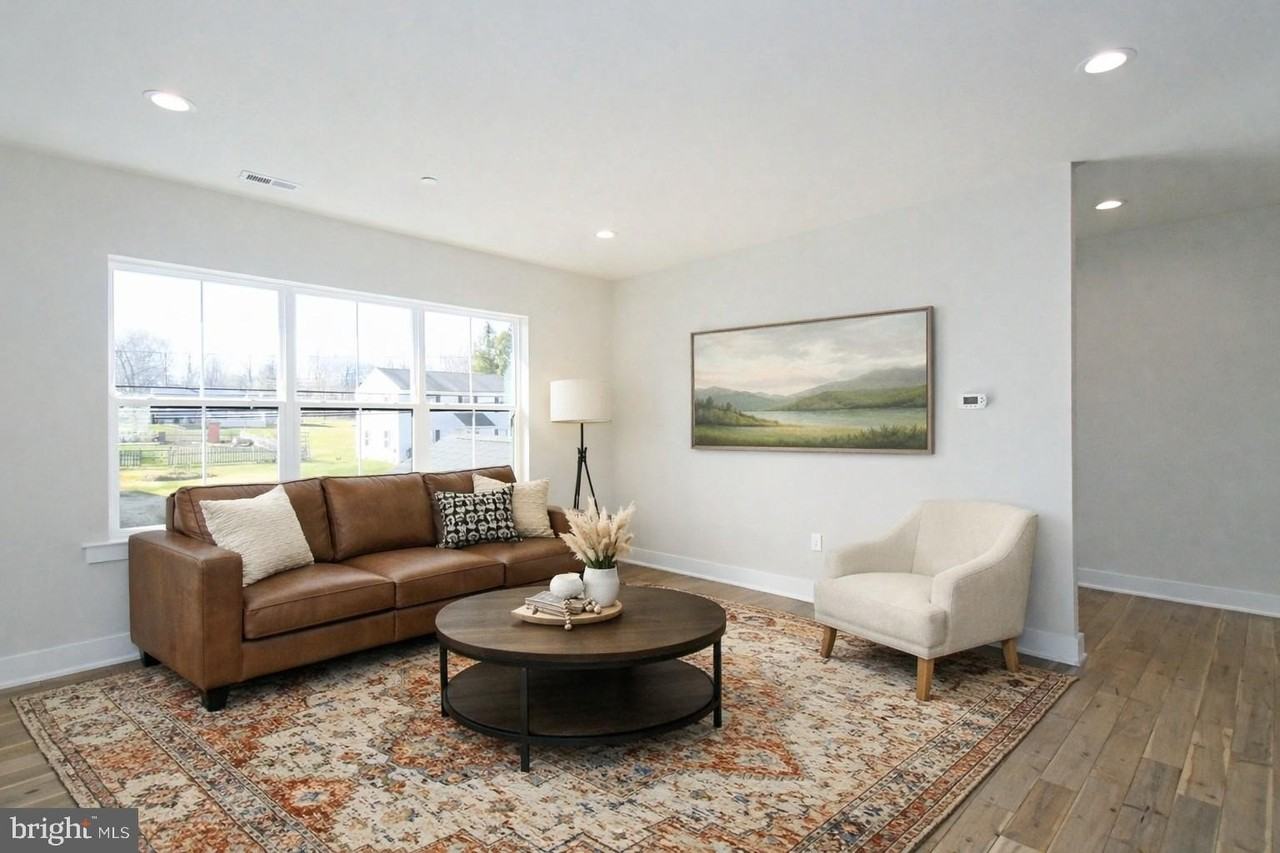 51 W Clymer Ave - Photo 5 of 18