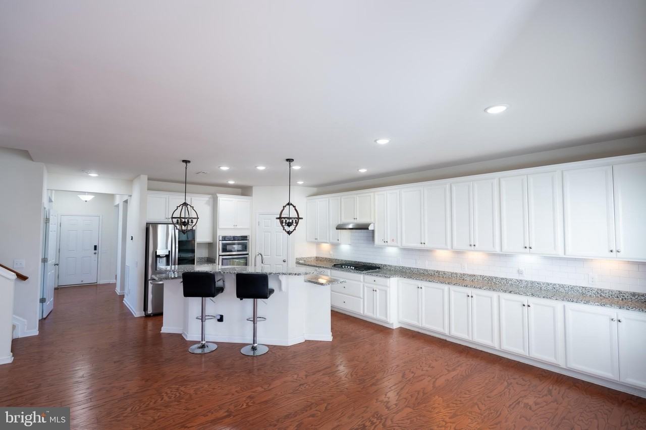 610 Kent Ct - Photo 4 of 33