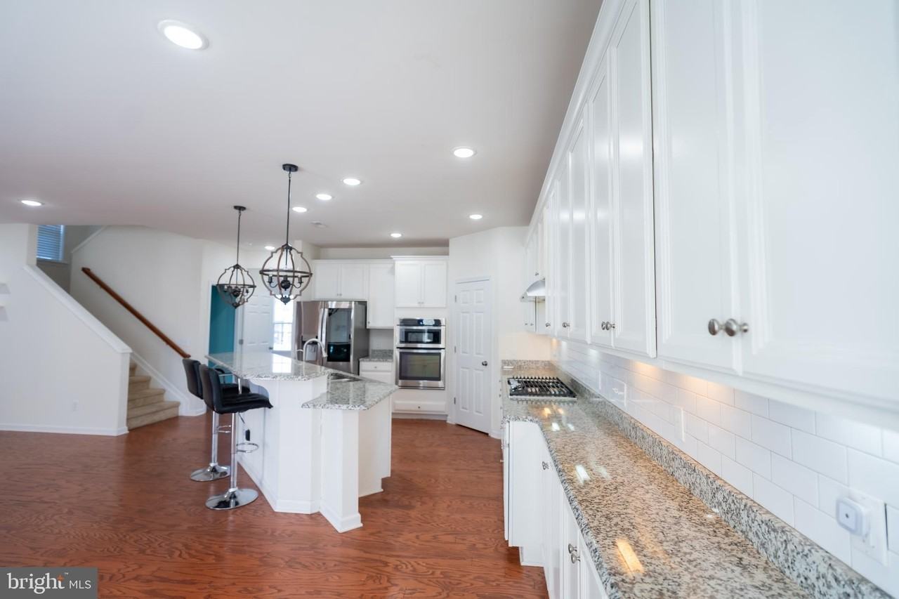 610 Kent Ct - Photo 6 of 33