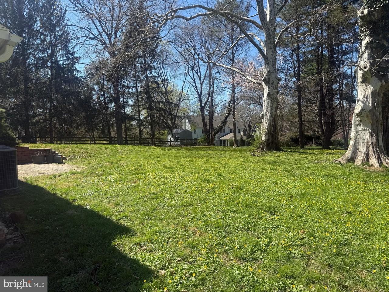 412 Yorkshire Rd - Photo 6 of 7