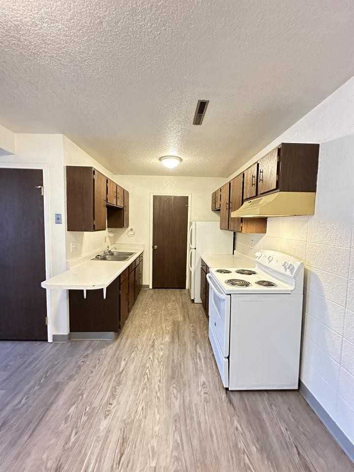 1141 28th St W - Photo 5 of 6