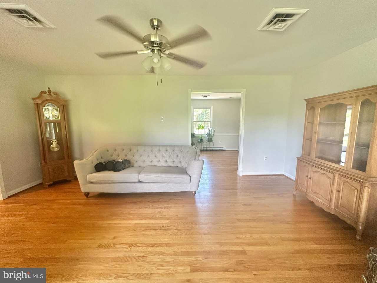 703 Kentland Dr - Photo 5 of 35